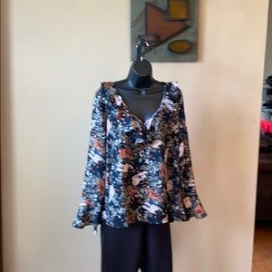 Pre-OWNED SANCTUARY FLORAL RUFFLE POET TOP